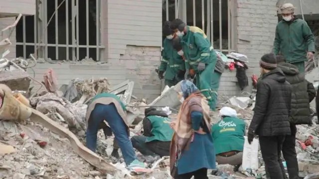 أم تبحث عن ابنتها تحت الأنقاض: شهادات من طهران عن كلفة الضربات على المدنيين
