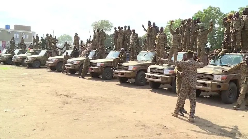 الجيش السوداني يعزز دفاعاته في النيل الأزرق بكتيبة مظلات