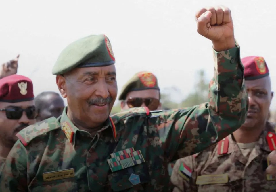 من الصوفية إلى قيادة الجيش.. كيف أصبح البرهان رجل السودان الأقوى؟
